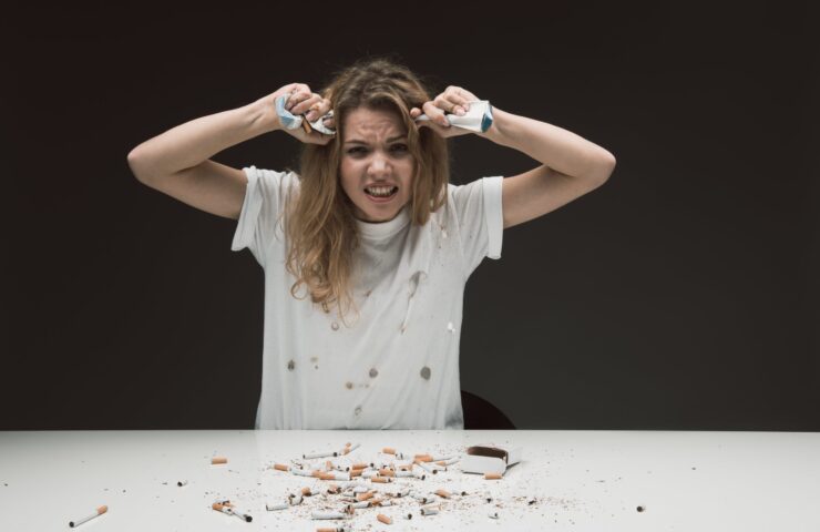 boze vrouw na het stoppen met roken