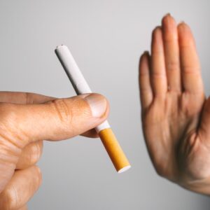 hand die sigaret weigert aan te nemen