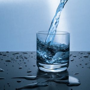 Drink water als u wilt stoppen met roken: onderdeel van goede voeding
